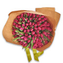 Букет 101 Малиновый тюльпан